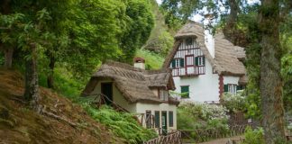 Godzenie sprzeczności w architekturze