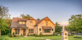 Zalety budowy domu drewnianego