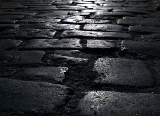 Co jaki czas zmienia się podłoże w akwarium?